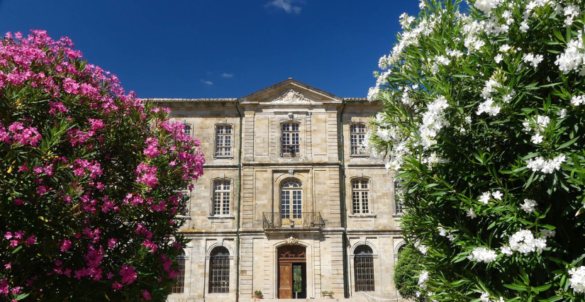 Château Abbaye de Cassan, à la découverte de ce petit Versailles du Languedoc à découvrir en famille