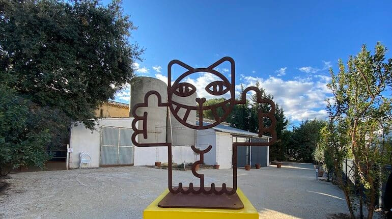 Sculpture de M. Chat à la Parcelle 473 à Malbosc, Montpellier © Virginie Moreau. Parcelle473, le musée d'art urbain de Montpellier
