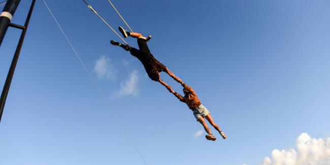 Spectacle de portés acrobatiques "We agree to disagree" au Domaine d'O