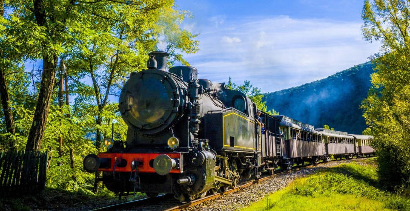 Un voyage en train à vapeur dans les Cévennes : une sortie inoubliable en famille Un voyage en Train à Vapeur dans les Cévennes: une sortie inoubliable en famille!