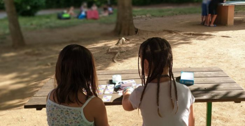 Stage vacances "Mini Camp Montessori Bilingue" dans les Cévennes, organisé par Le Village 