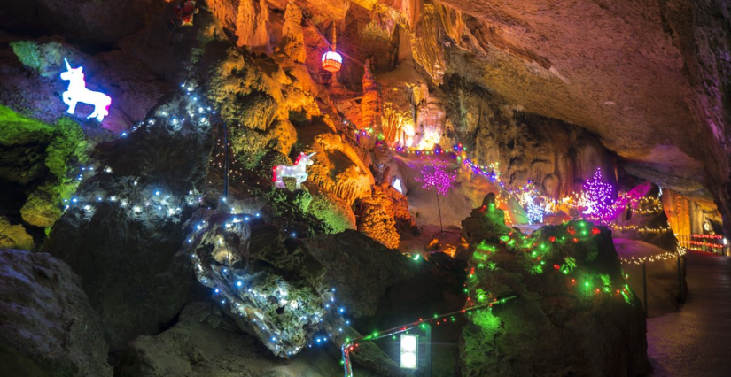 La Magie des Lumières de Noël à la Grotte de Trabuc La Magie des Lumières de Noël à la Grotte de Trabuc