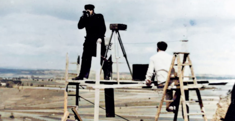 Découvrez en famille l’expo "Les Pionniers" à l'Oppidum d'Ensérune près de Béziers !