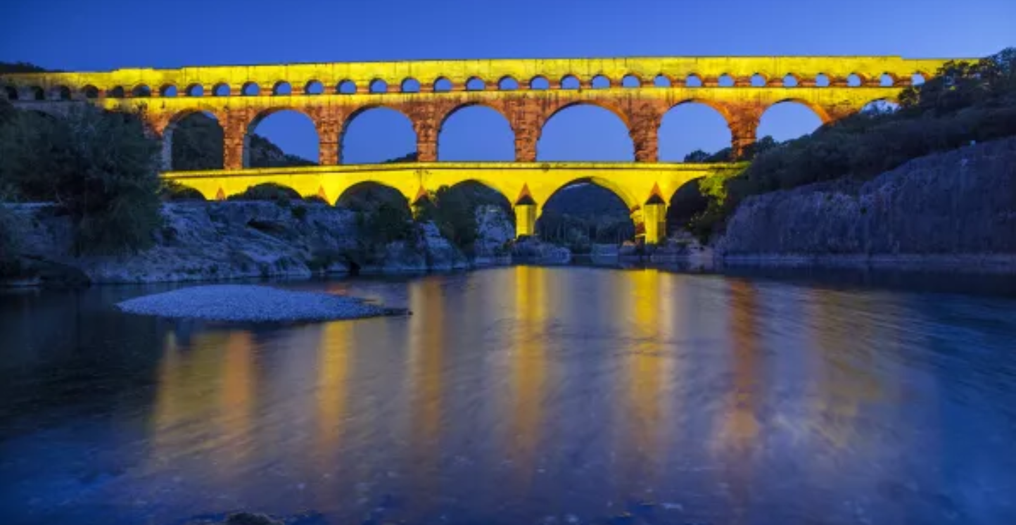 Un spectacle son & lumière tous les soirs d'été au Pont du Gard!