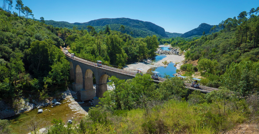 Cévennes’Fresh : une balade en vélo-rail au coucher du soleil, l’aventure insolite de l’été en famille !